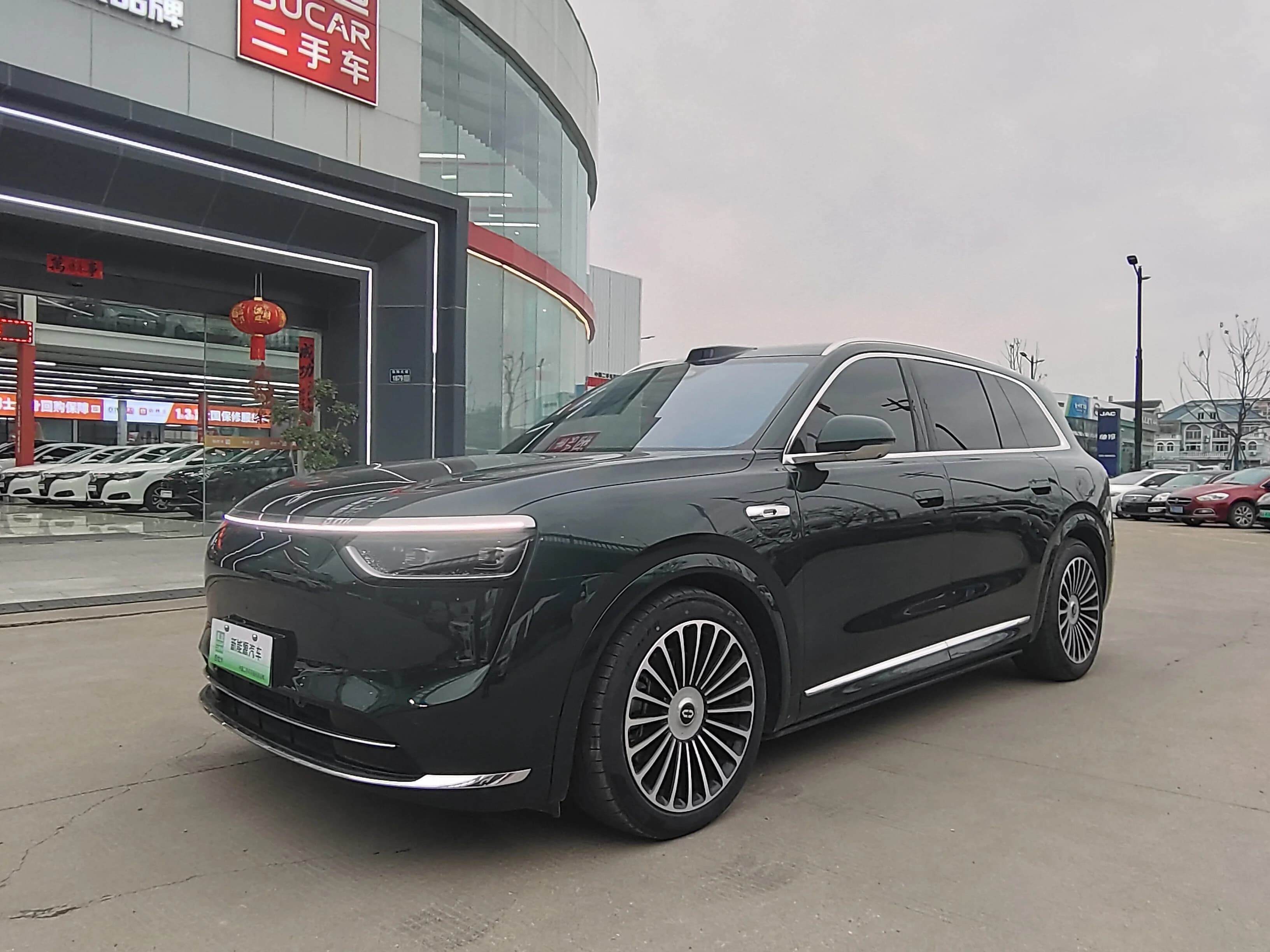 AITO 问界M8 2025款 增程 Ultra版 53.4kWh 6座版