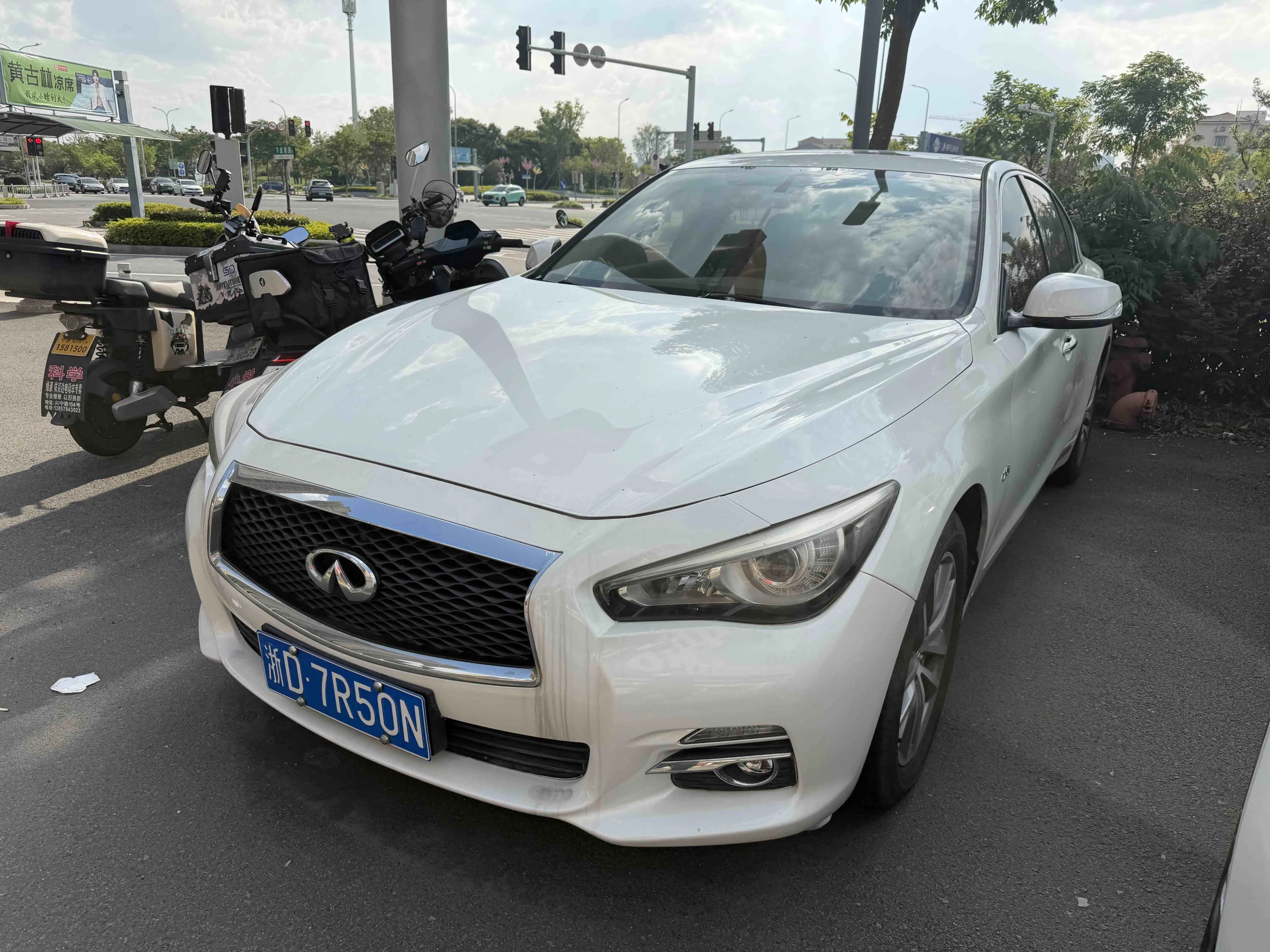 Infiniti Q50L 2015 2.0T Comfort