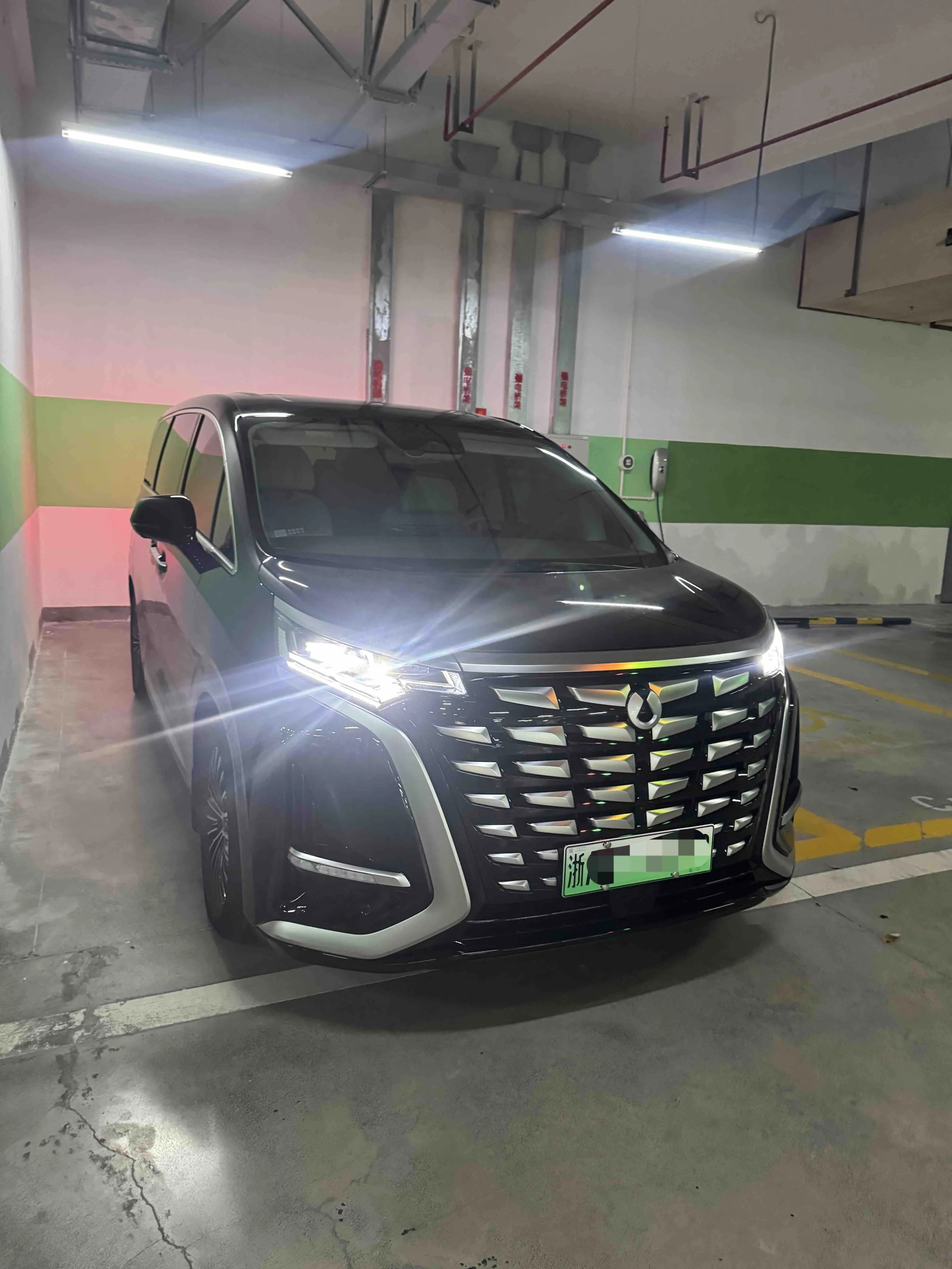 Denza D9 2022 DM-i 1040 Premium