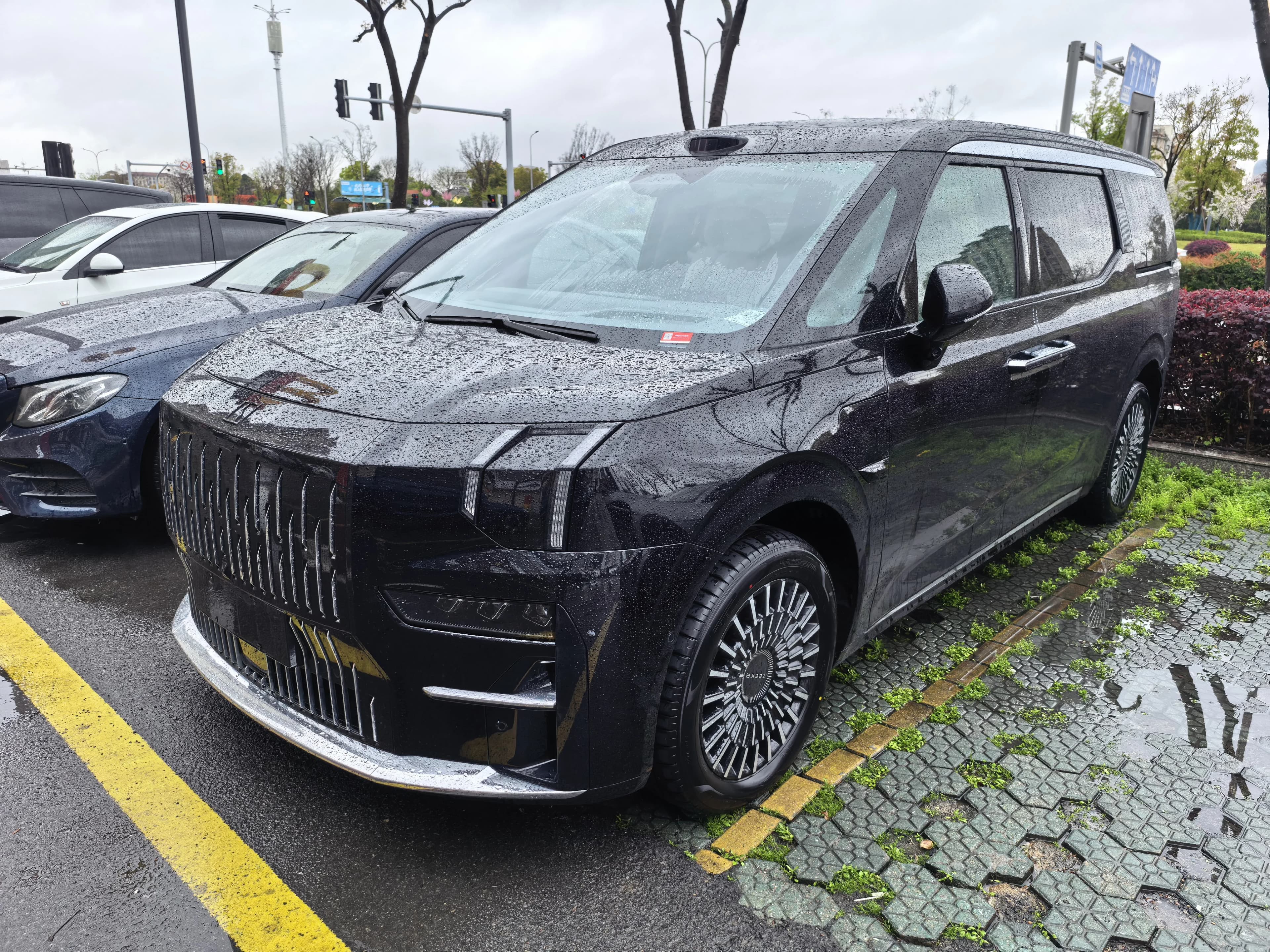 Zeekr 009 2024款 六座行政版四驱 108kWh