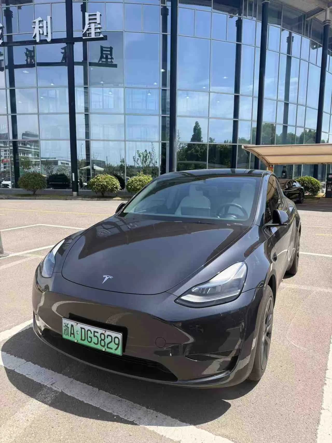 Tesla Model Y 2024 RWD