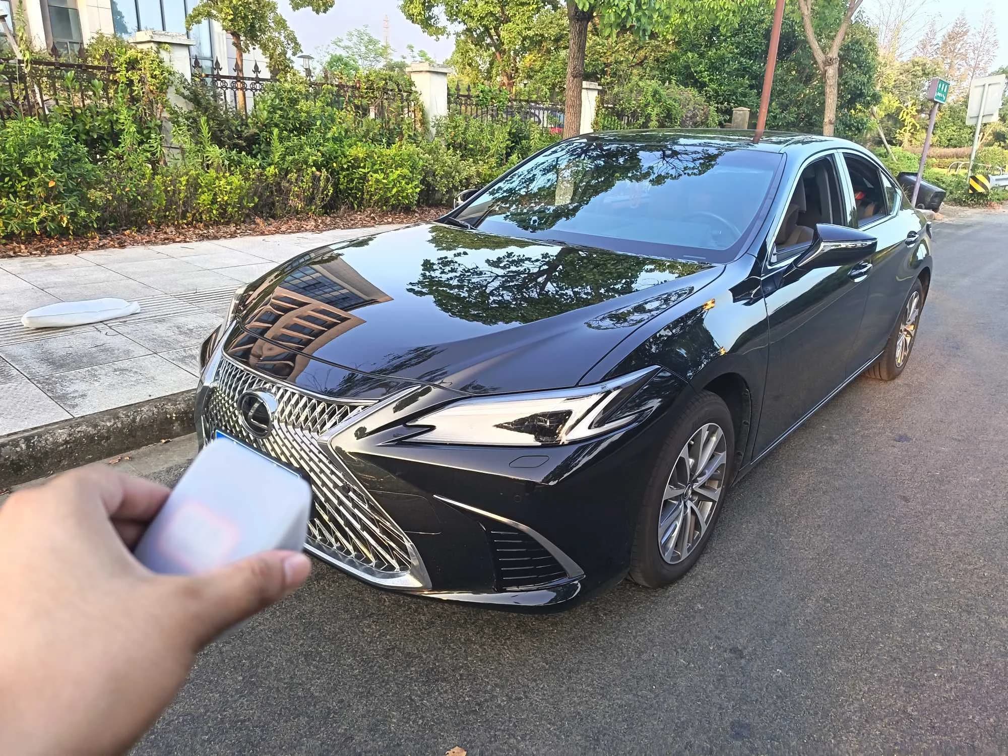 Lexus ES 2025 200 Supreme