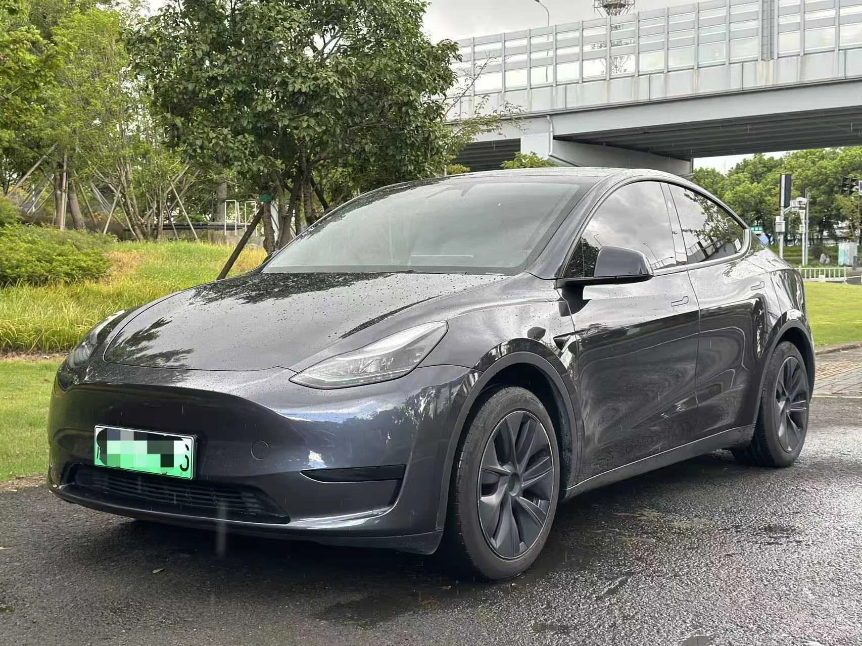 Tesla Model Y 2024 RWD
