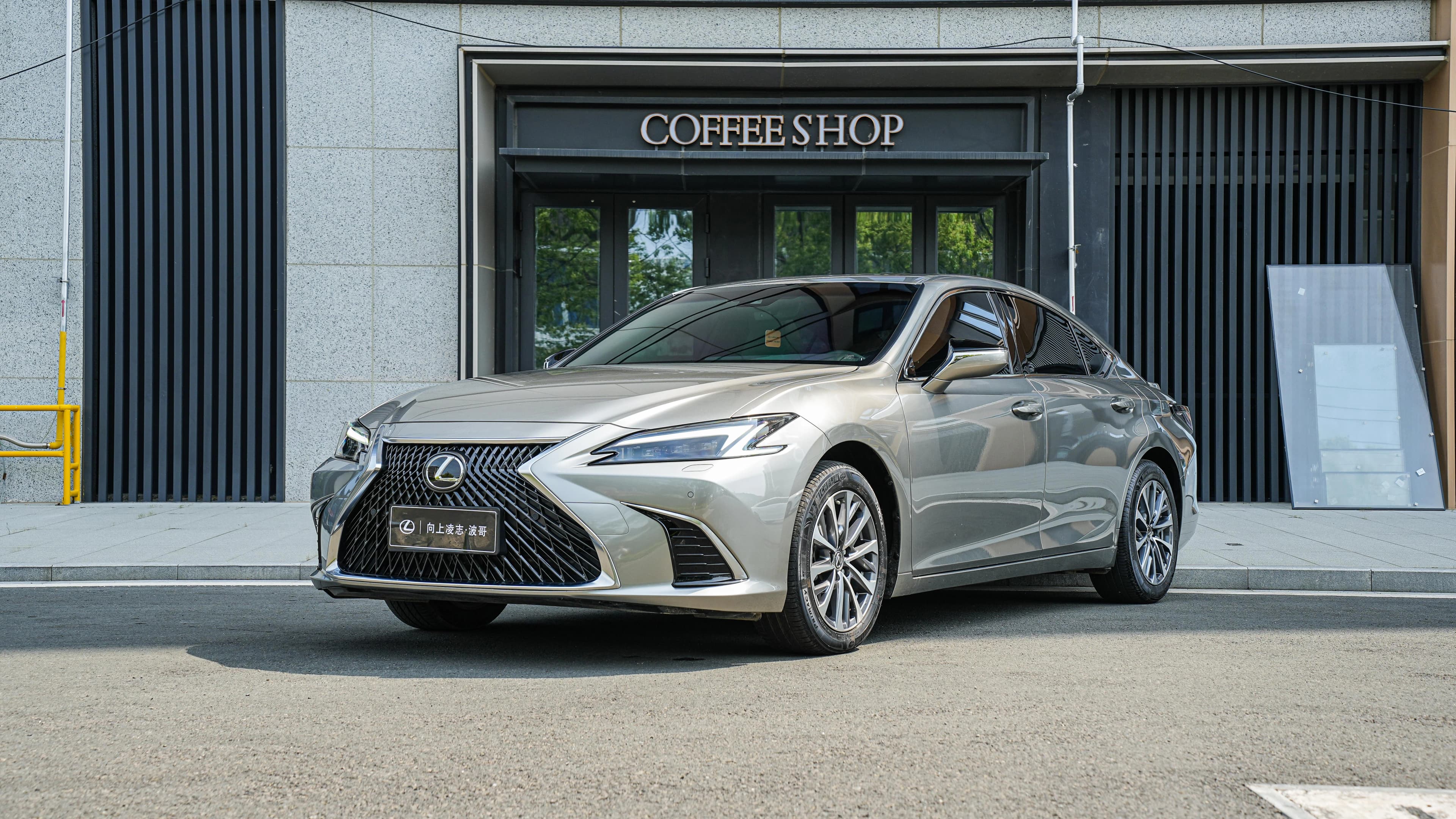 Lexus ES 2025 300h Supreme