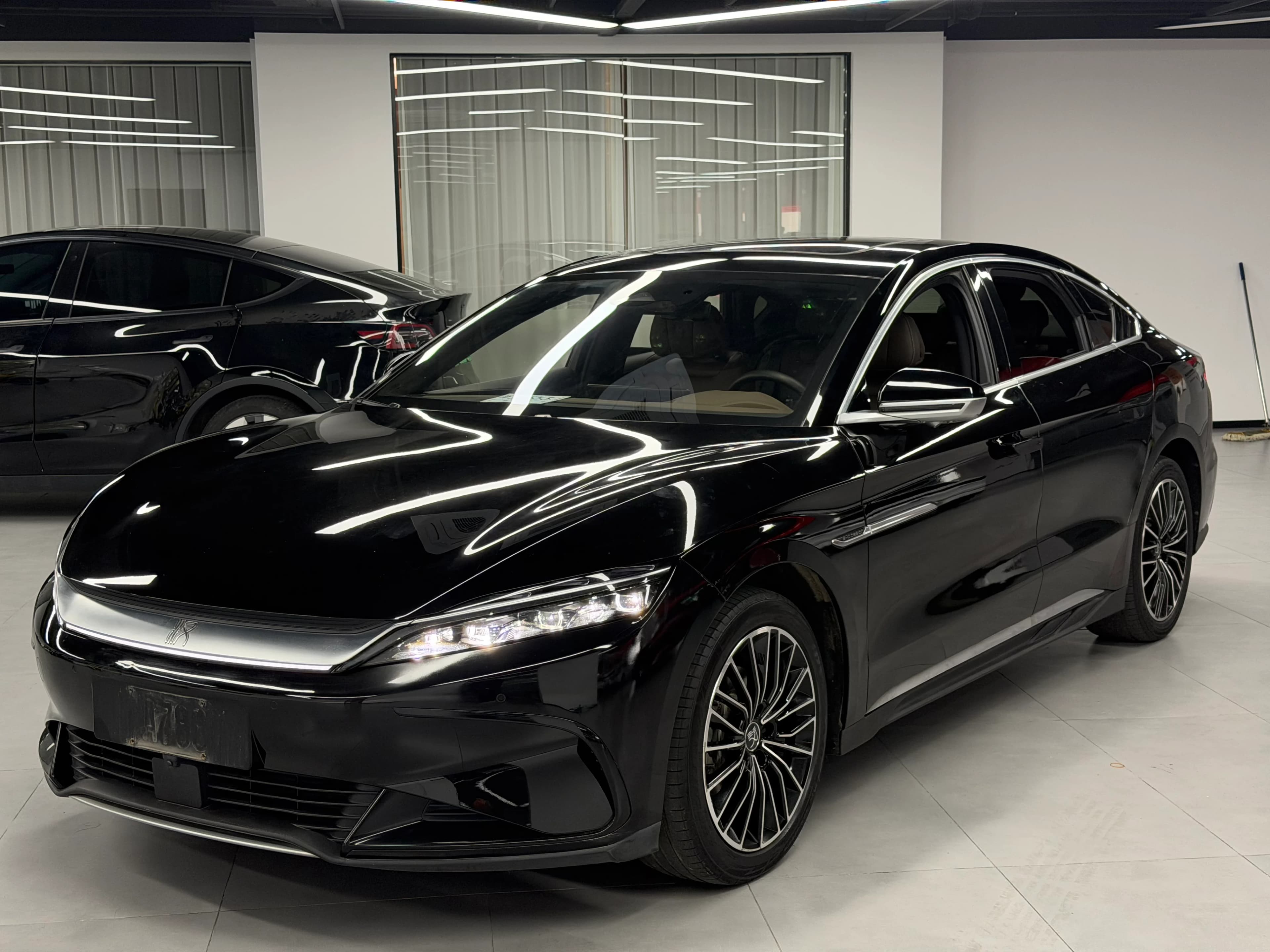 BYD Han 2024 EV Glory Ed 506KMFWDPremium