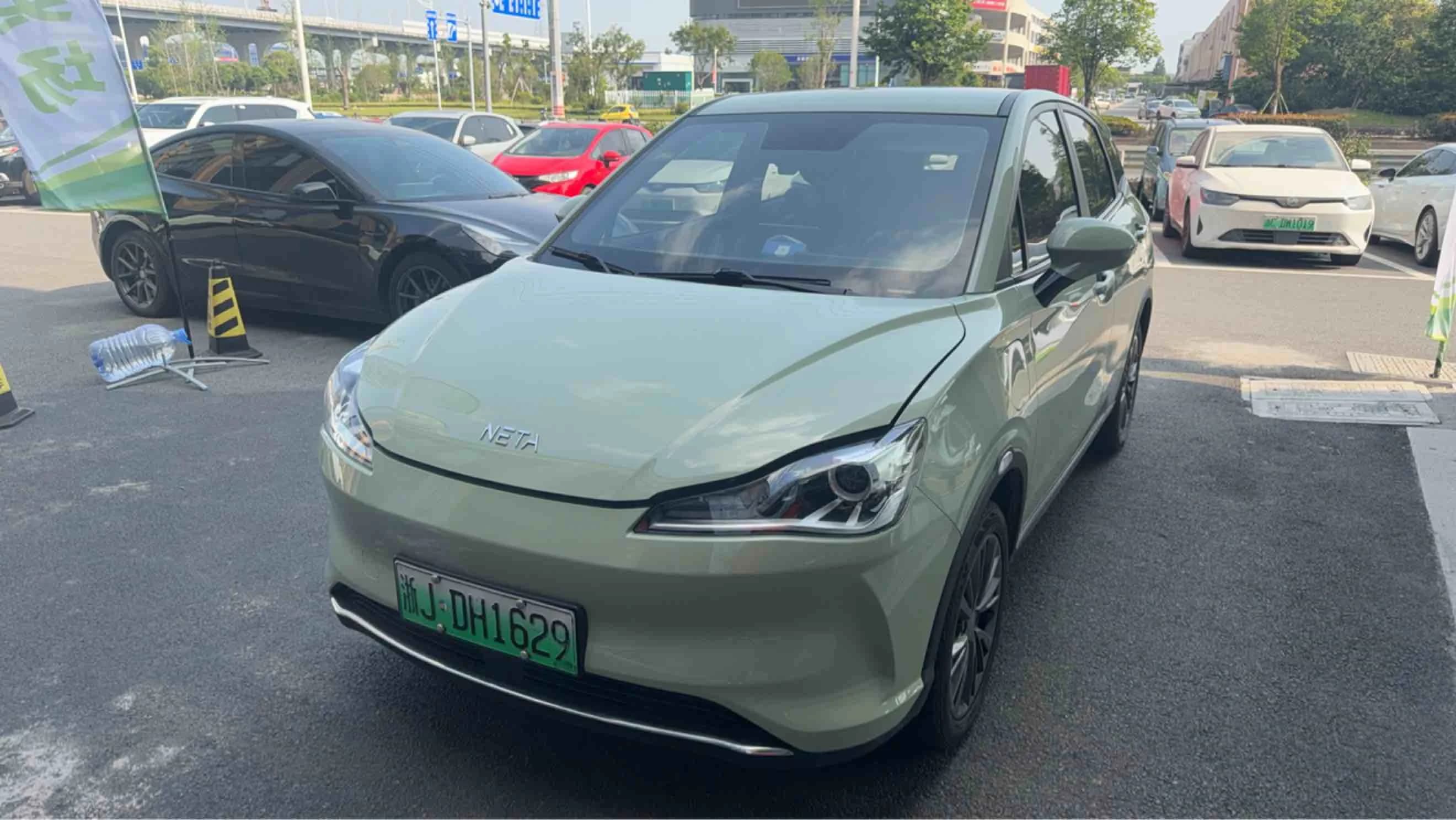 Nezha Neta V 2022 Tide 400 Lite