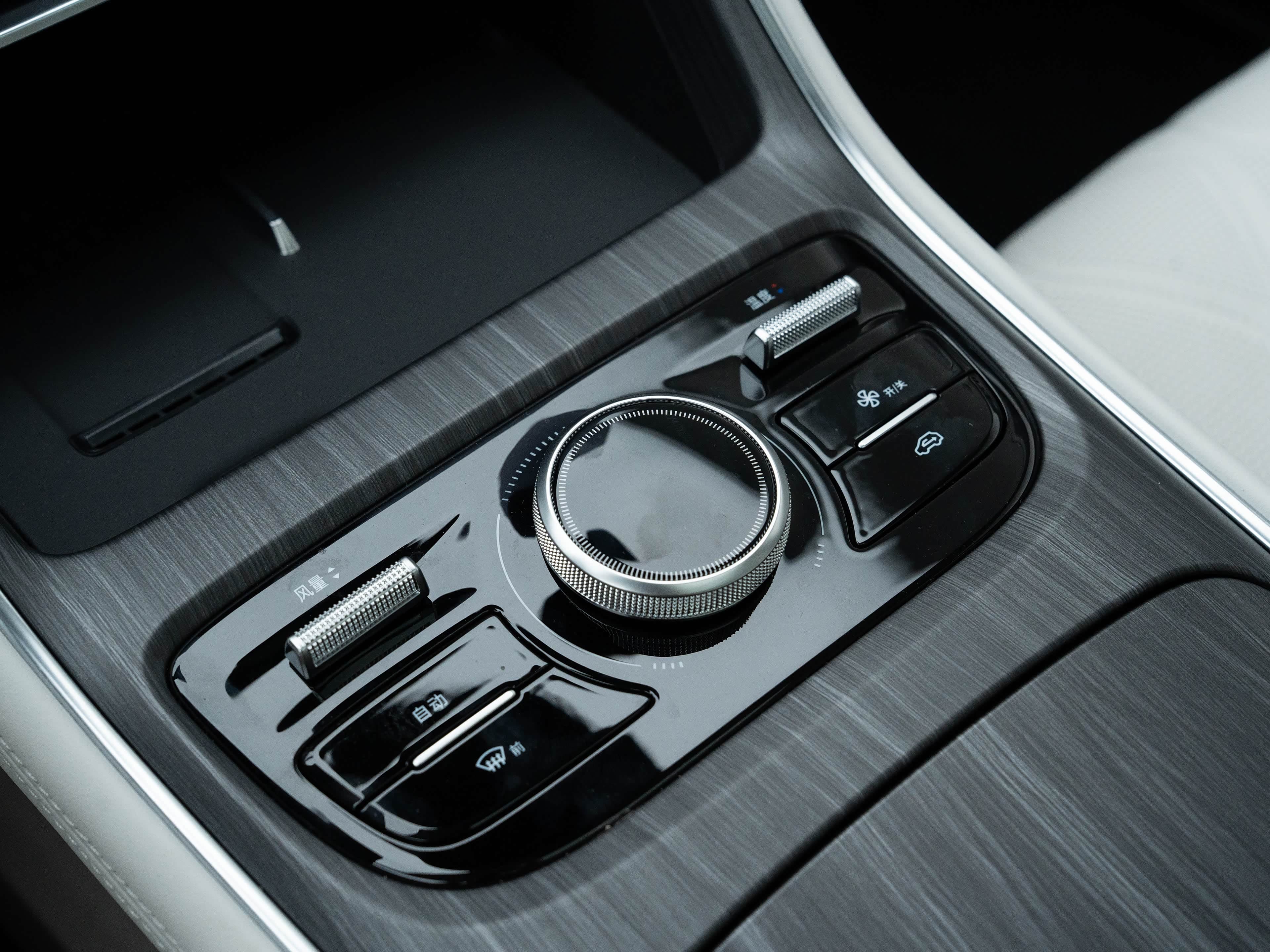 Geely Galaxy A7 2025 EM-i 70km Explorer Edition 16