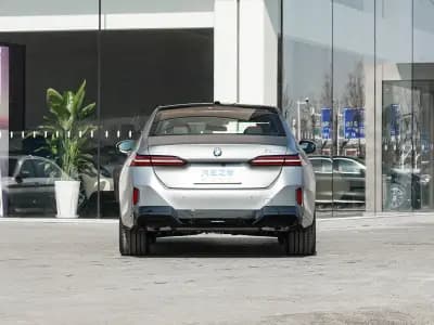 БМВ 5 Series 2018 6