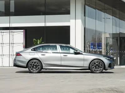 بي إم دبليو 5 Series 2021 8