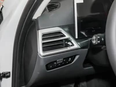 БМВ 3 Series 2019 3