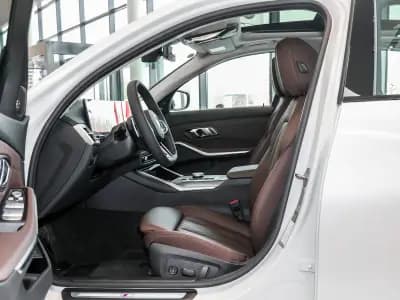 БМВ 3 Series 2019 7