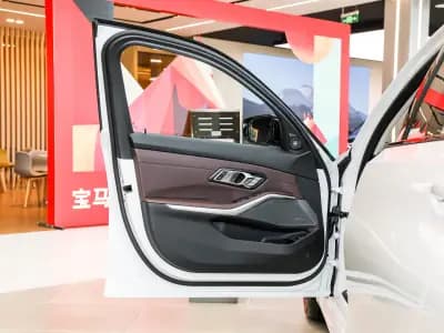 БМВ 3 Series 2019 8