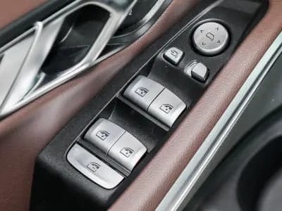 БМВ 3 Series 2019 9