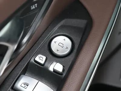 БМВ 3 Series 2019 10