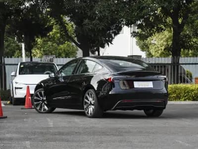 تسلا Model 3 2021 3