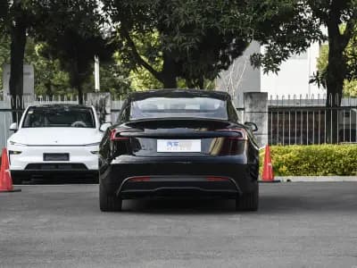 تسلا Model 3 2021 4