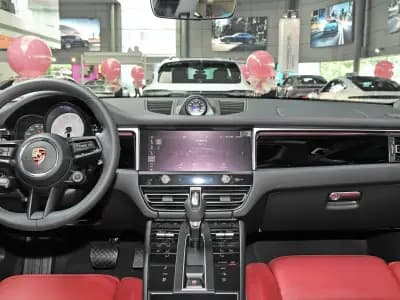 بورشه Macan 2023 7