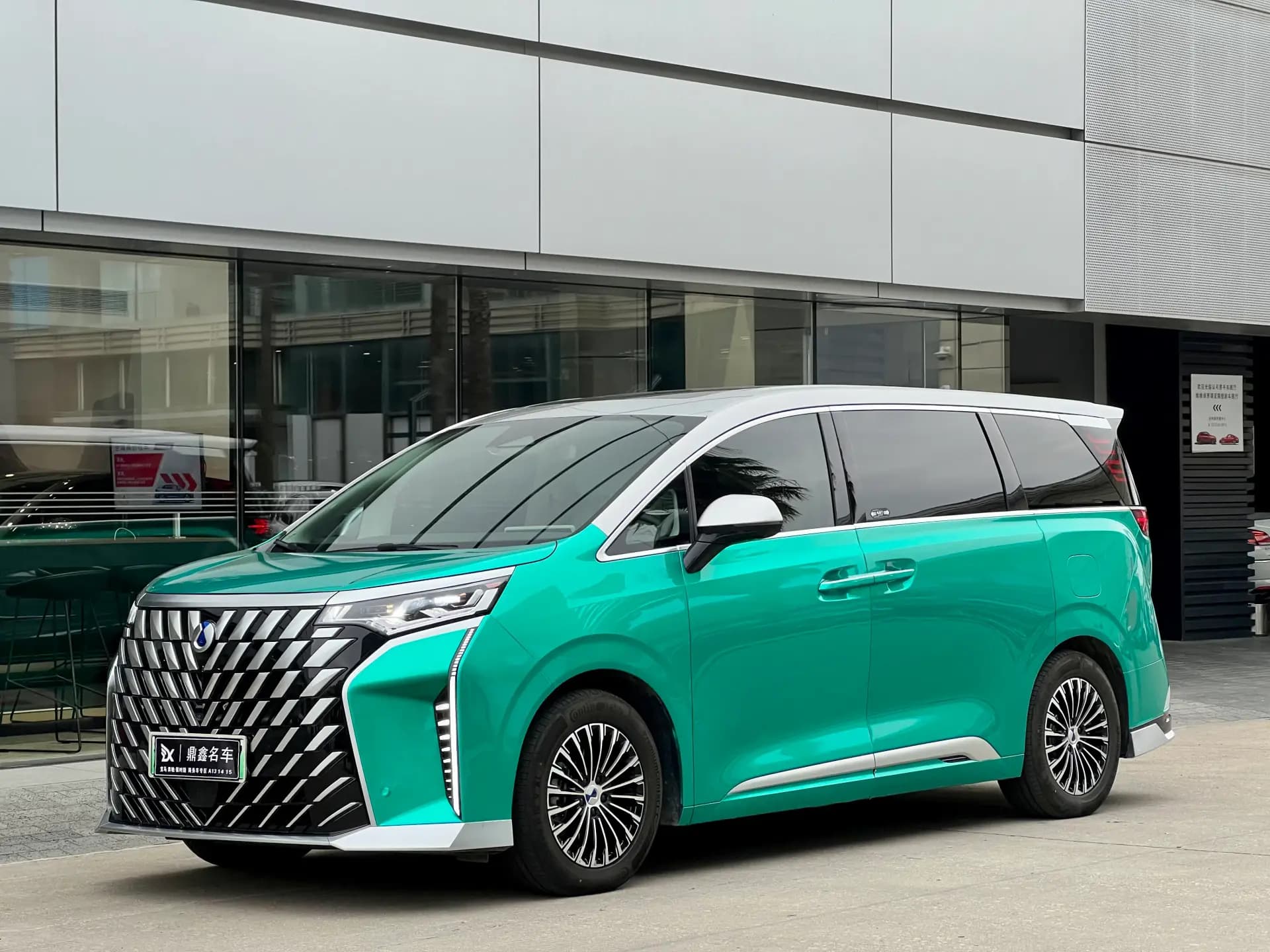 Denza D9 2024 D9 DM-i 980 AWD