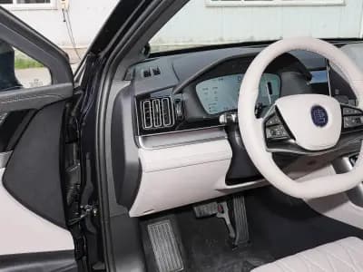 BYD Tang DM-i 2025 115KMPremium 16