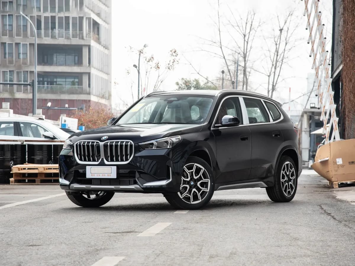 بي إم دبليو X1 2024