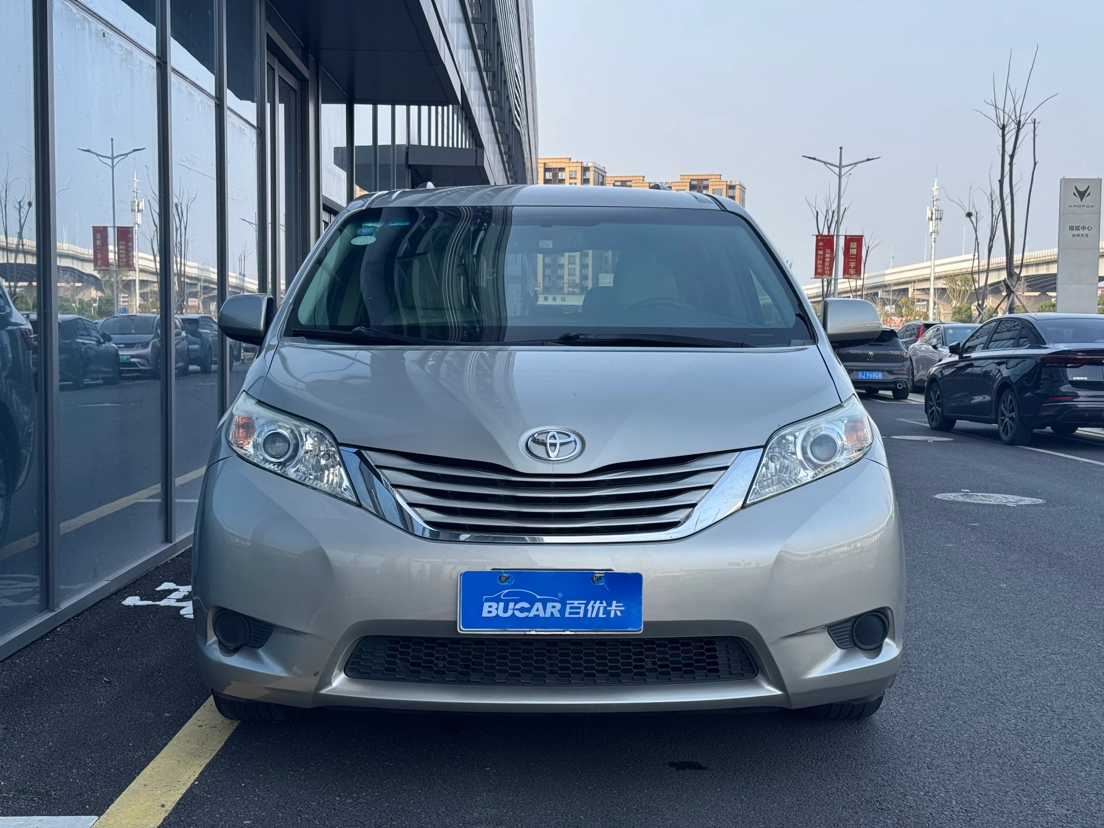 Toyota SIENNA 2015款 Sienna 3.5L 四驱L