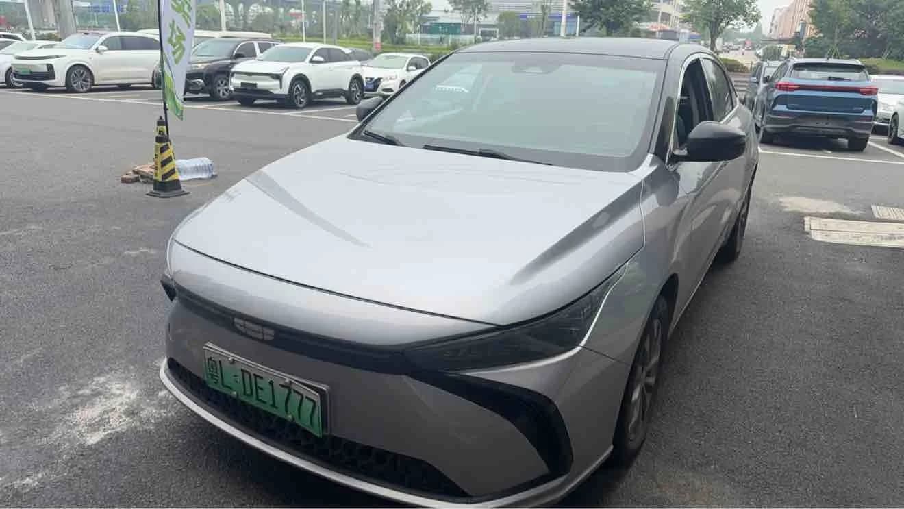 吉利几何 G6 2022款 几何G6 620 新乐型