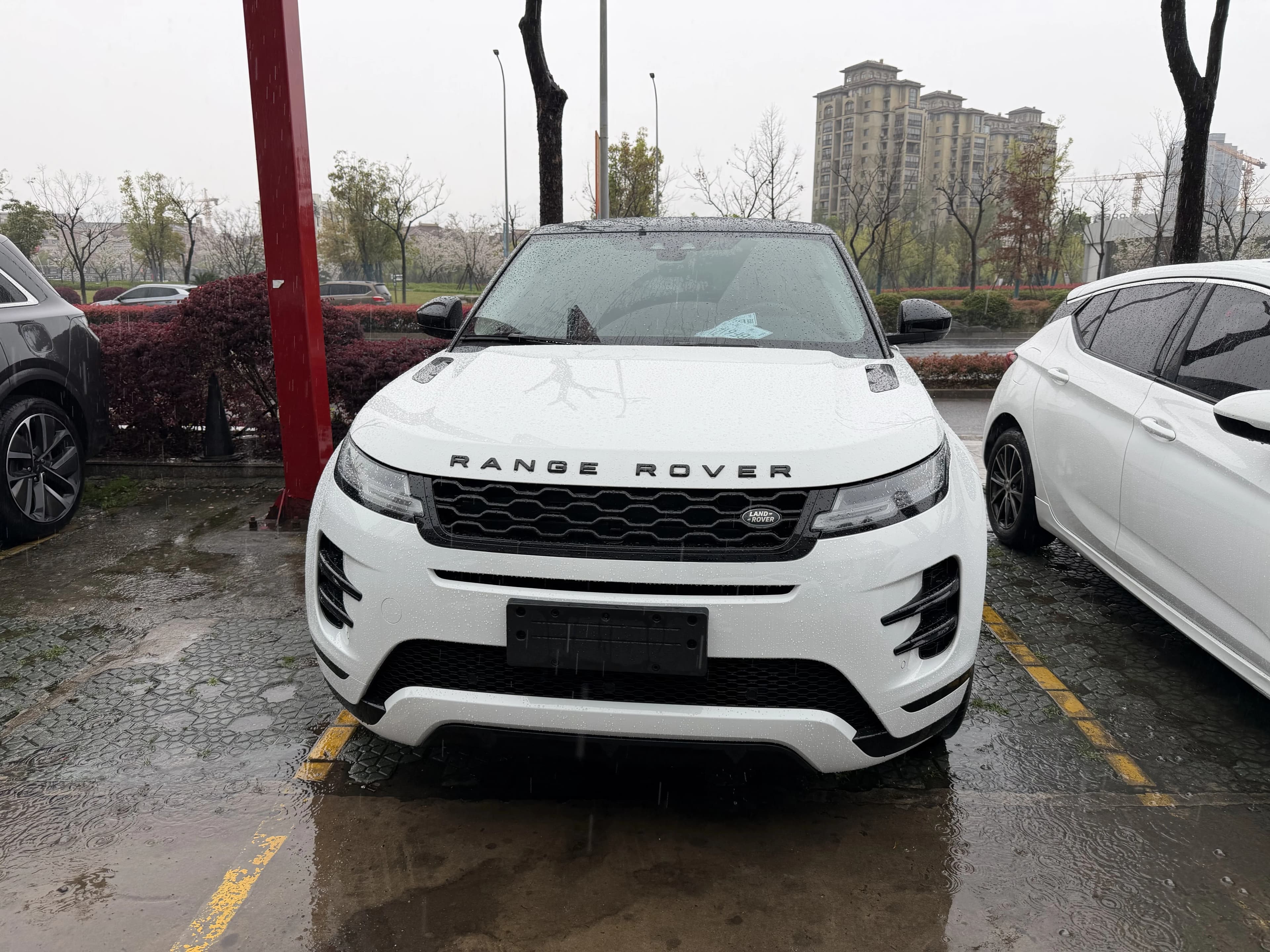 Land Rover 揽胜极光 2020款 249PS R-DYNAMIC S 运动版 国VI
