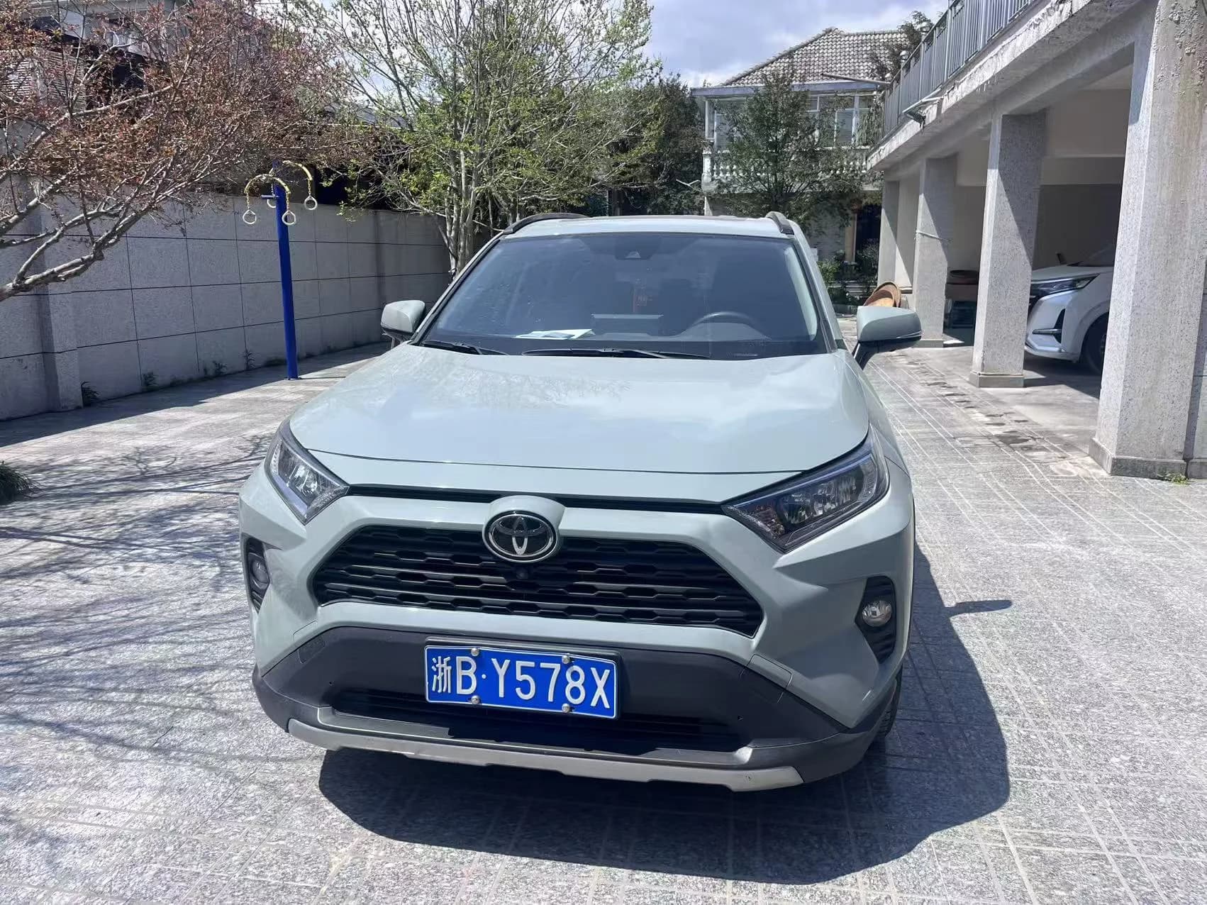 丰田 丰田RAV4荣放 2021款 2.0L CVT两驱风尚版