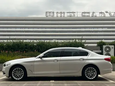 BMW 5 Series 2018 Facelift 530Li Leading Luxury Pack thumbnail 3