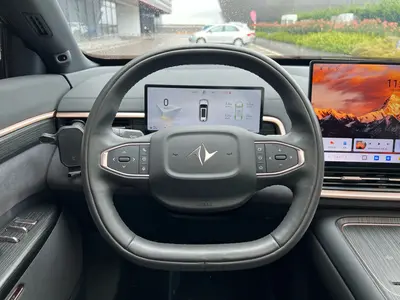 DongFengYiPai eπ008 2025 210UltraSmart Drive 5-Seat thumbnail 10