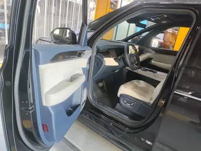 Zeekr 009 2024 6-Seat Executive AWD 108kWh thumbnail 4
