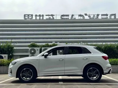 Audi Q3 2024 35 TFSI Progressive Elegance thumbnail 3