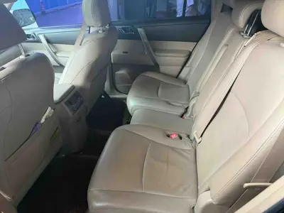 Toyota Highlander 2009 2.7L 2WD7-SeatLuxury