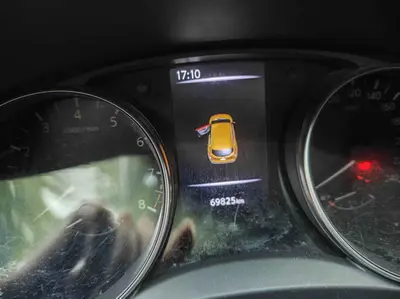 Nissan Qashqai 2021 2.0L CVTLuxury thumbnail 6