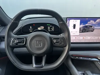 极氪 001 2025款 WE版 100kWh 后驱 thumbnail 8