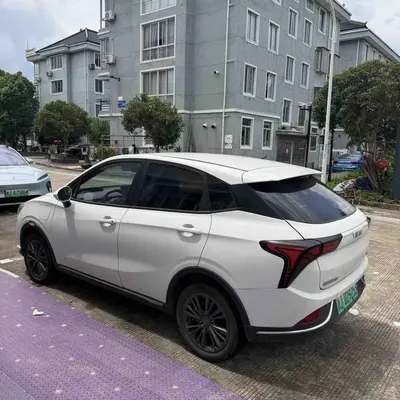 哪吒汽车 哪吒V 2022款 潮 400 Lite thumbnail 4