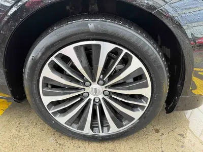 Volvo S90 2024 B5 ZhiyiLuxury thumbnail 7