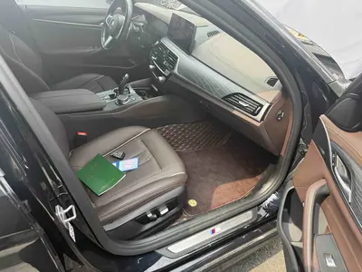 BMW 5 Series 2021 530Li Leading MM Sport thumbnail 9