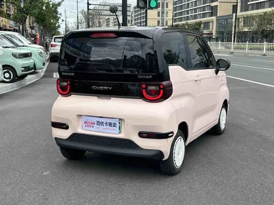 Chery NEV QQ Ice Cream 2024 170km I'm sorry, but "圣代" is not a car specification or trim text. It typically means "sundae" (as in ice cream) in Chinese. Could you please provide the correct car specification text? + thumbnail 7