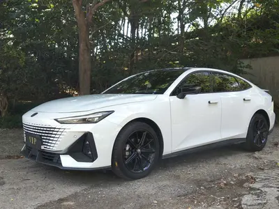 长安 UNI-V 2022款 1.5T 运动版 thumbnail 2