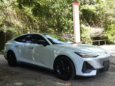 长安 UNI-V 2022款 1.5T 运动版 thumbnail 4