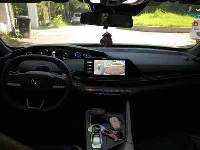 长安 UNI-V 2022款 1.5T 运动版 thumbnail 9
