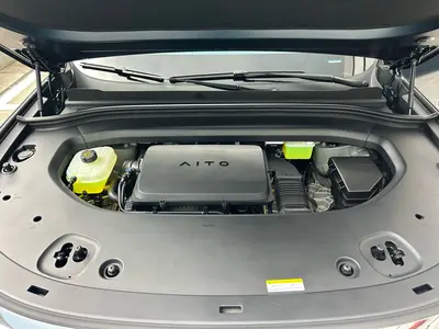 鸿蒙智行 问界M8 2025款 增程 Ultra版 53.4kWh 5座版 (192线激光雷达) thumbnail 12