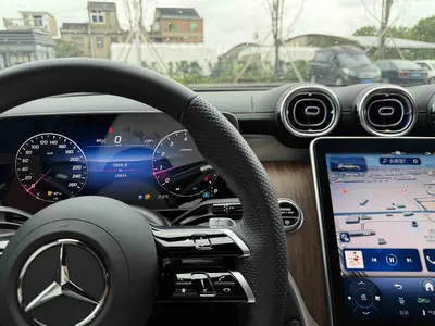 奔驰 GLC 2025款 级 改款 GLC 300 L 4MATIC 动感型 5座 thumbnail 6