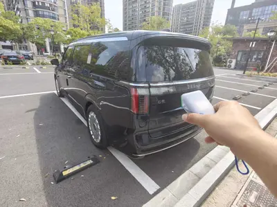极氪 009 2022款 WE版 thumbnail 10