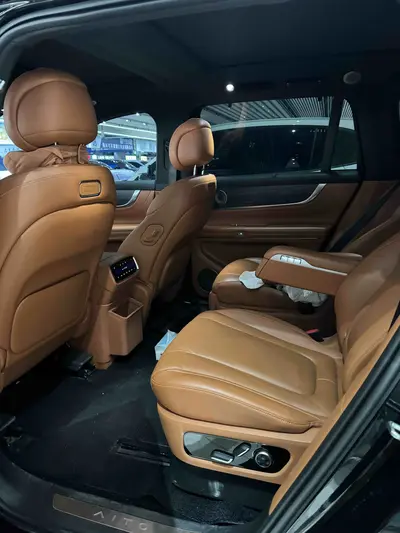AITO M9 2024 EREV Ultra 42kWh 6-Seat thumbnail 4