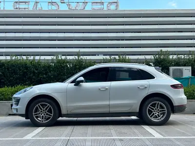 Porsche Macan 2017 2.0T thumbnail 3