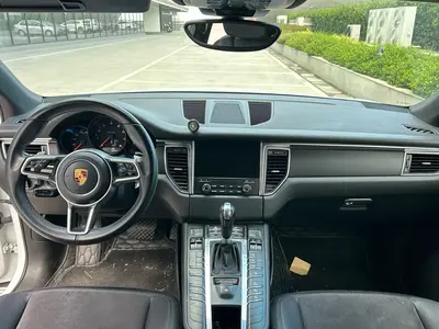 Porsche Macan 2017 2.0T thumbnail 7