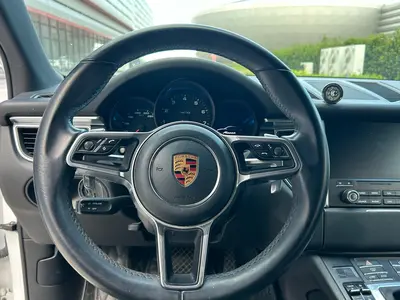 Porsche Macan 2017 2.0T thumbnail 9