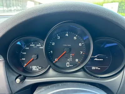 Porsche Macan 2017 2.0T thumbnail 10